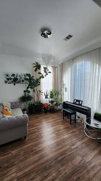 Building Photo - 4009 Stable Dr