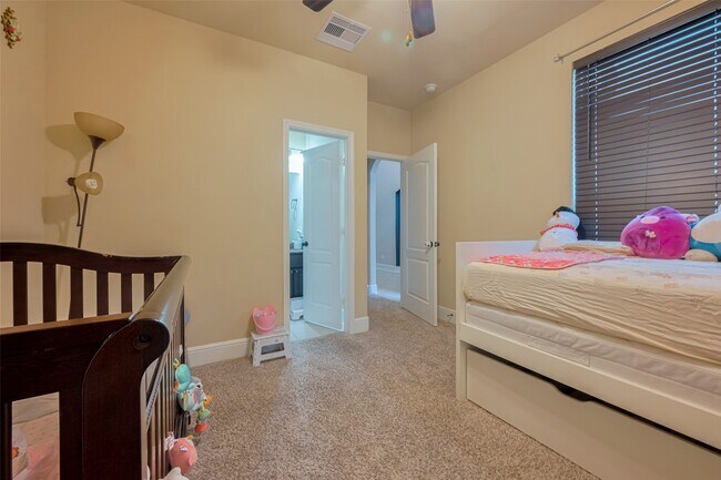 Building Photo - 17519 Murrayfield Ct