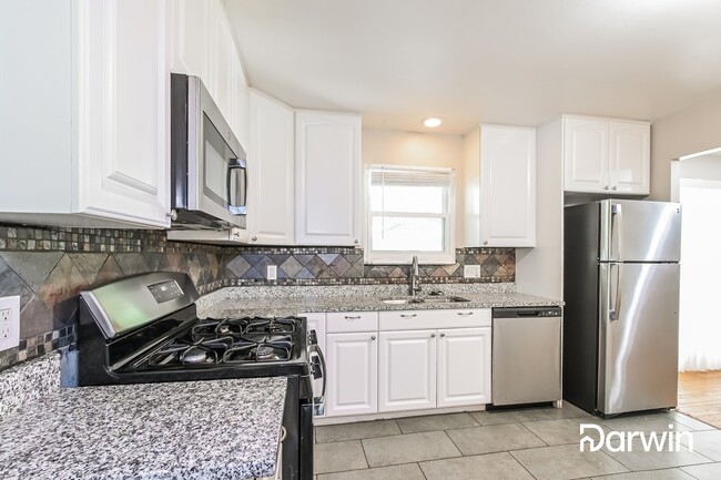 Building Photo - 1517 Springhurst Dr