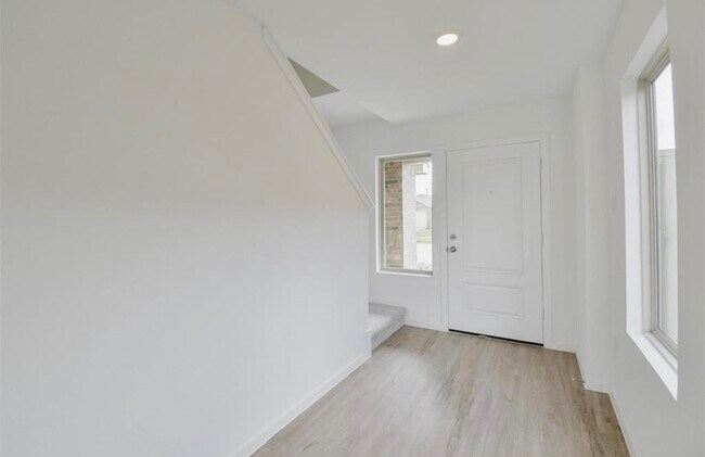 Building Photo - 18637 Cepagatti Dr