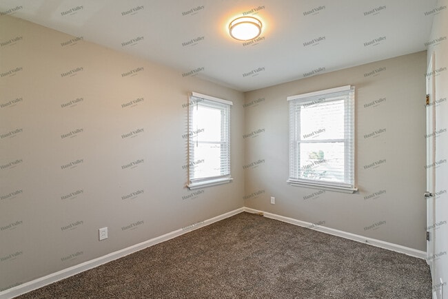 Building Photo - 9418 Echo Ln