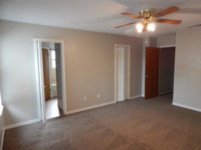 Building Photo - 4503 River Oaks Dr