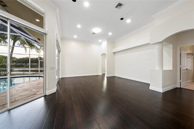 Building Photo - 2893 Oakbrook Dr