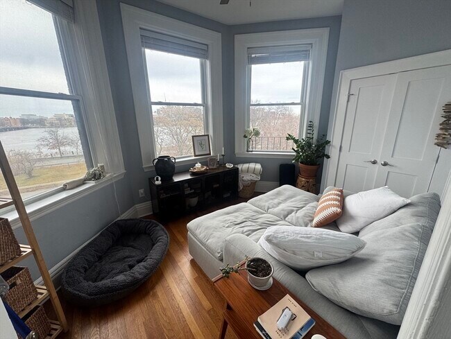 Building Photo - 464 Beacon St