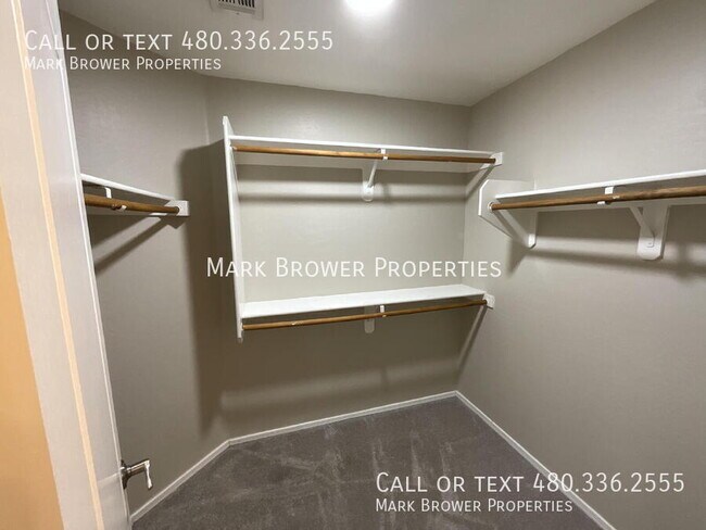 Building Photo - 2751 E Bart St