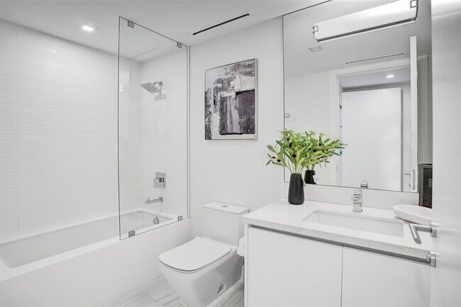 Building Photo - 701 N Fort Lauderdale Beach Blvd