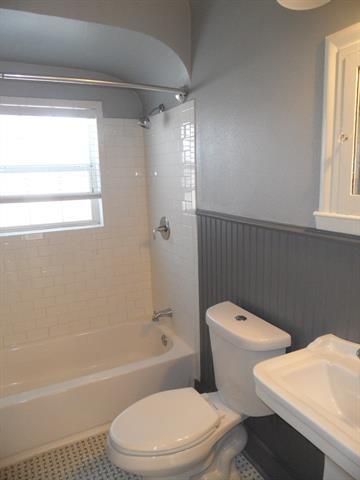 Building Photo - 6032 Lewis St