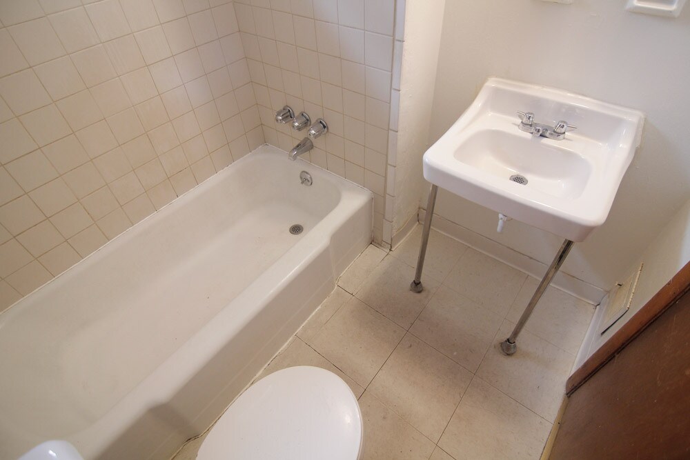 Building Photo - 421 Franklin Ave