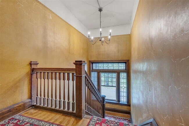 Building Photo - 2257 Grandview Ave