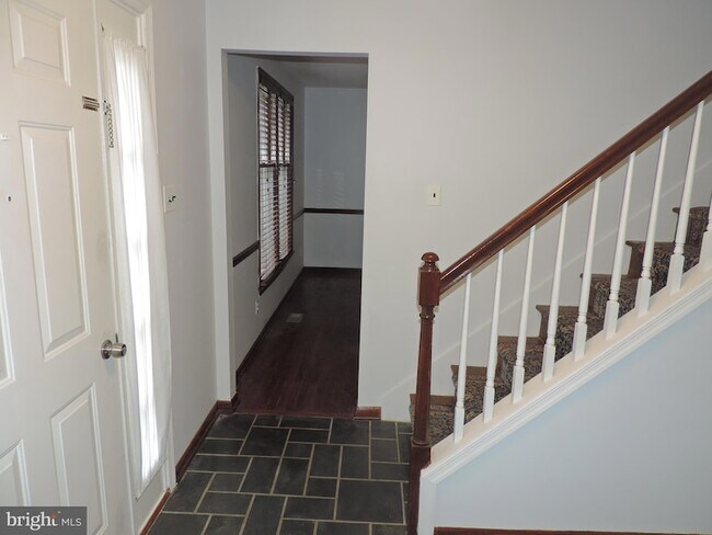Building Photo - 27 Stuyvesant Dr