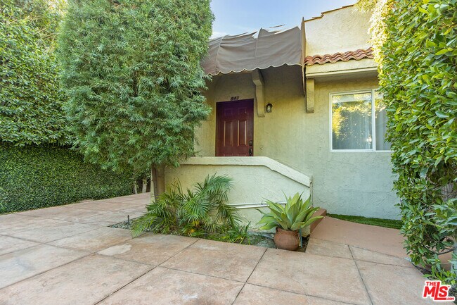 Primary Photo - 843 N Ogden Dr