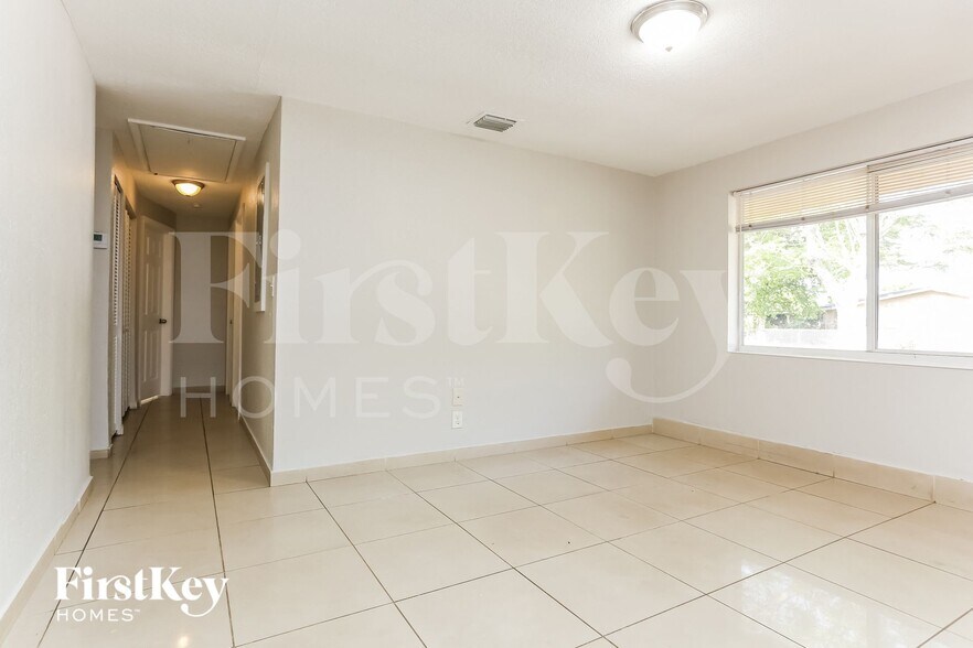 Building Photo - 2230 SW 47th Ave