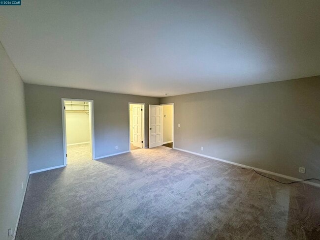 Building Photo - 62 Winding Glen