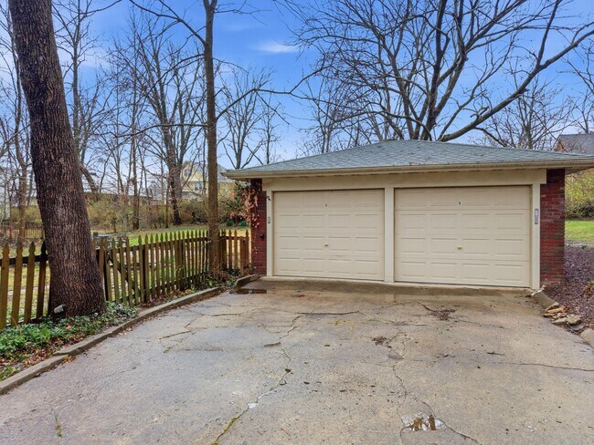 Building Photo - 303 Westwood Ave