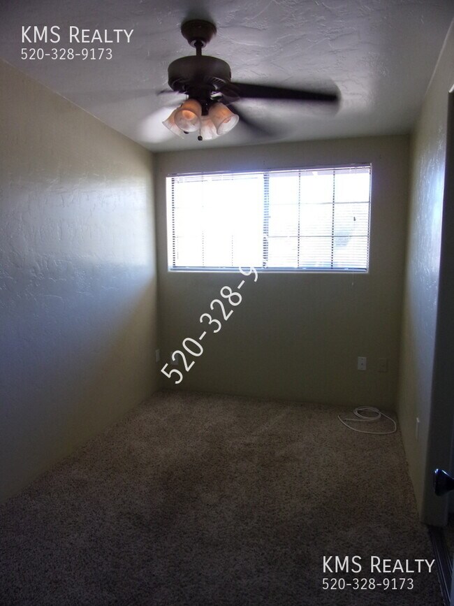 Building Photo - 5625 S Irving Dr