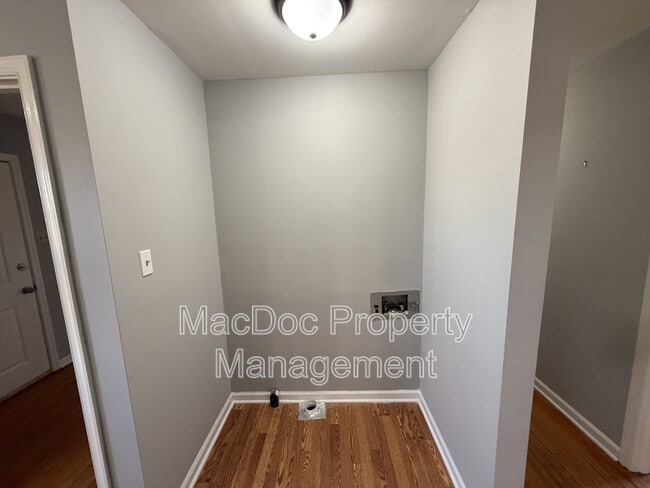 Building Photo - 727 Chalklevel Rd