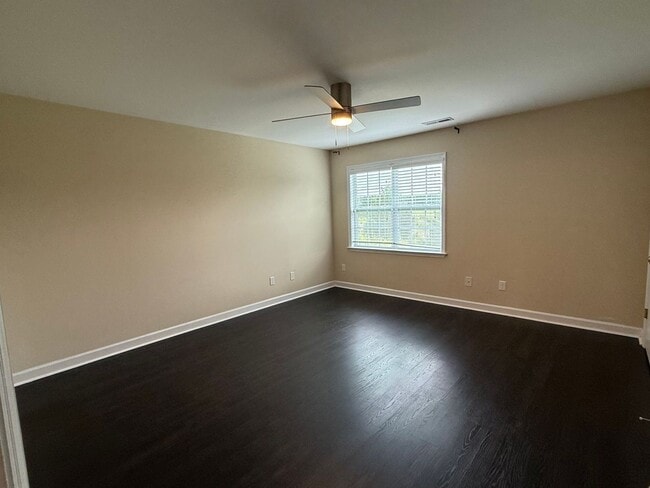 Building Photo - Nice 2 bedroom, 2.5 bath Townhouse