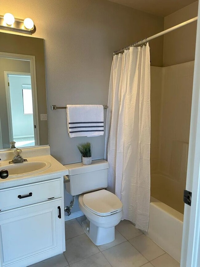 Building Photo - Single-Level 3 Bedroom Townhome in St. George