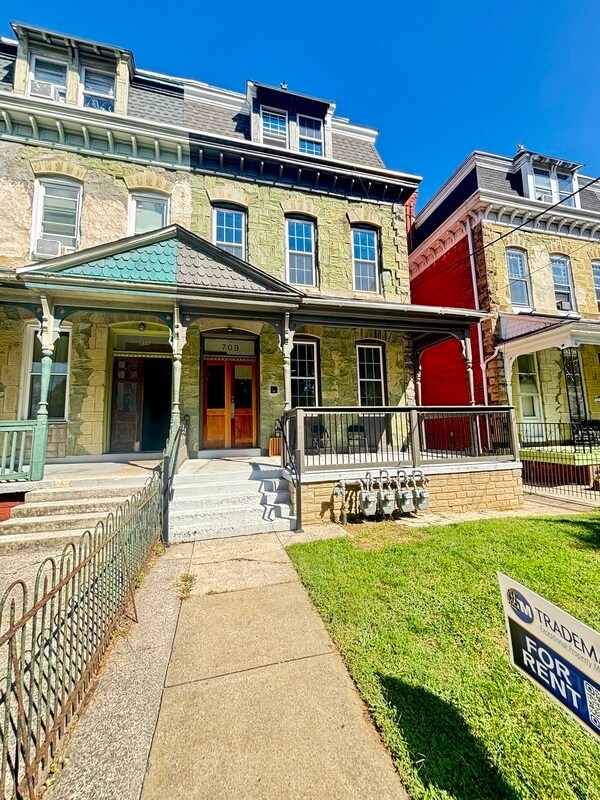 Building Photo - 709 N Duke St