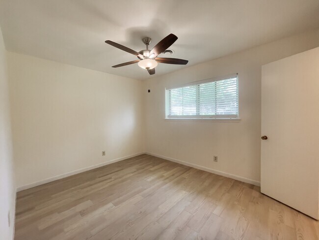 Building Photo - 7710 Romney Rd