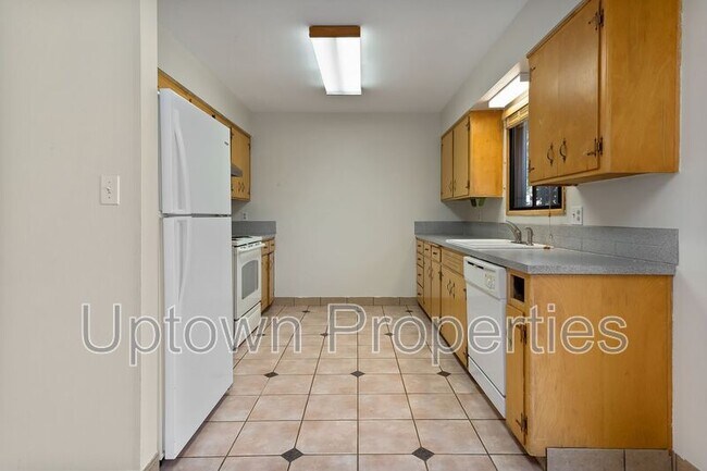 Building Photo - 1192 SE 21st Ave