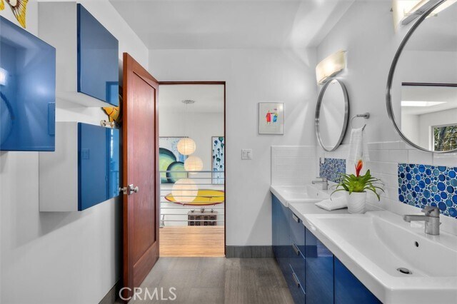Building Photo - 330 Calle de Arboles