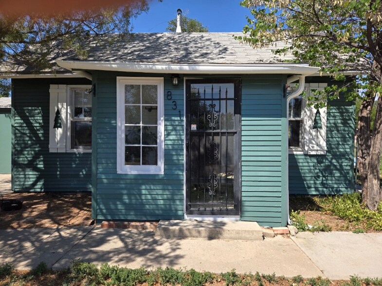 Building Photo - 831 Oak Ave