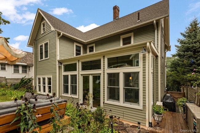 Building Photo - 56 Scudder Ave