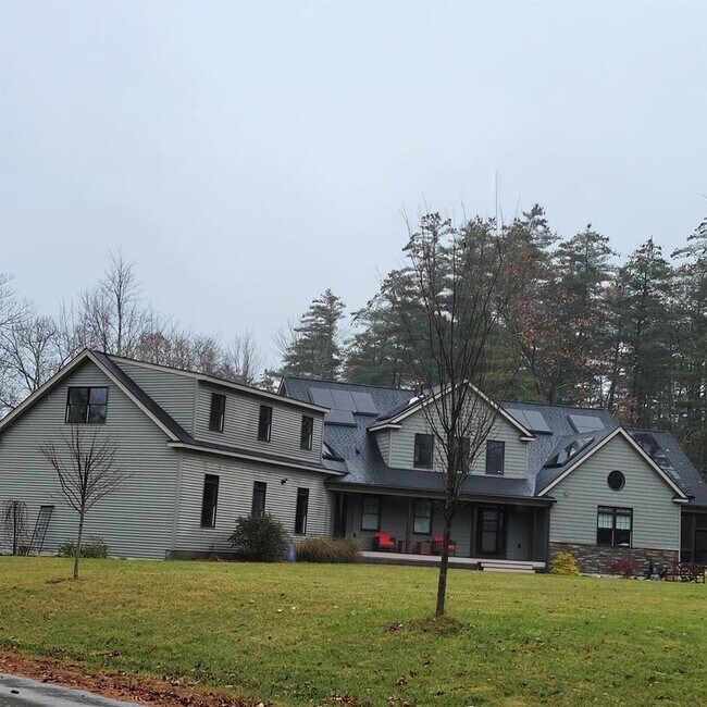 Building Photo - 19 Metacomet Lake Dr