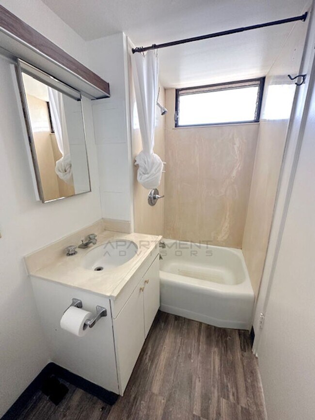 Building Photo - *VIEW FULL AD FOR DETAILS* Secured Bldg. &...