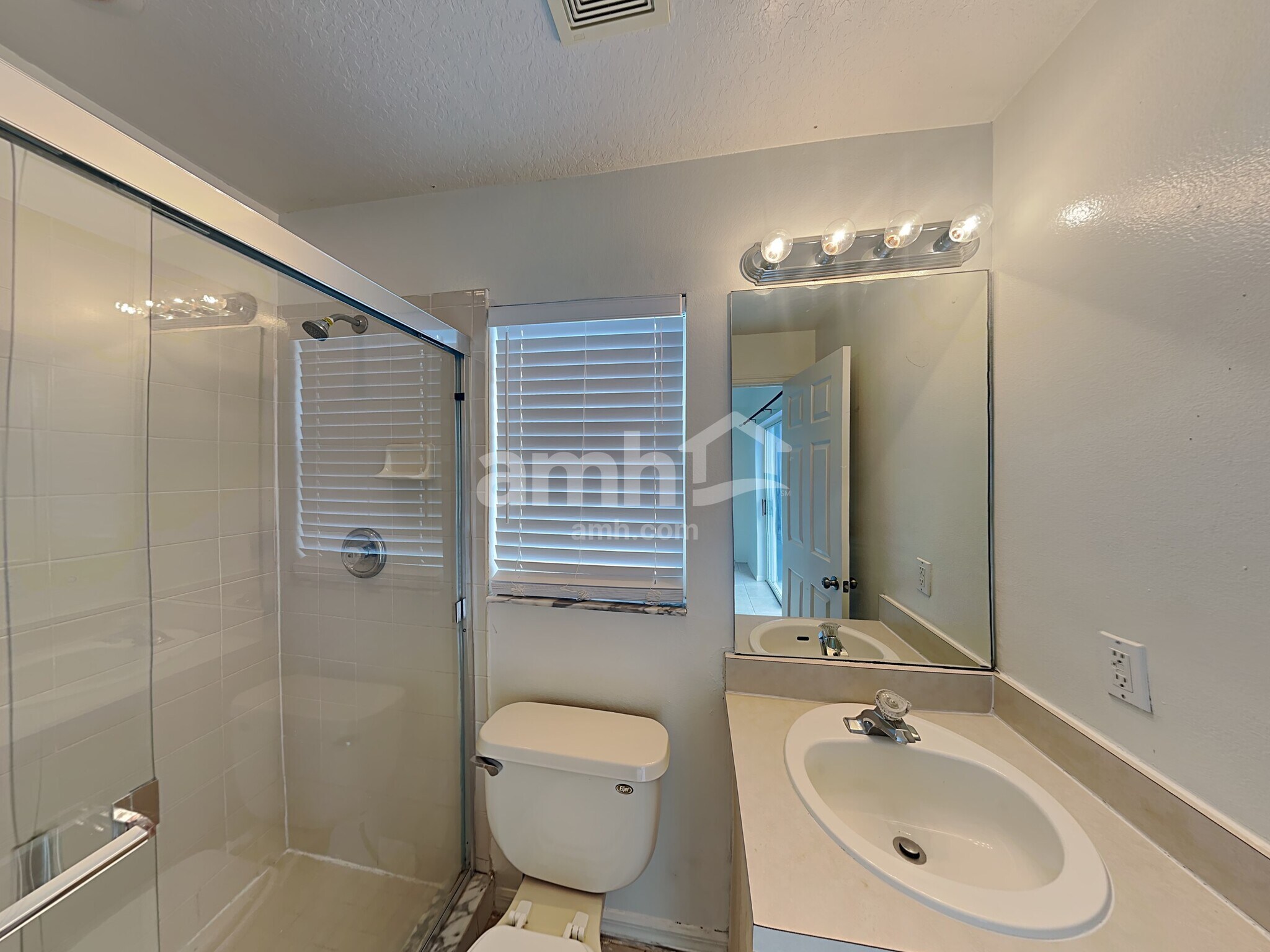 Building Photo - 1144 Jaybee Ave