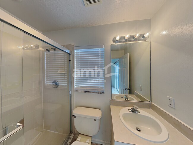 Building Photo - 1144 Jaybee Avenue