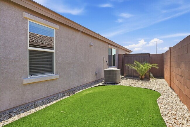 Building Photo - 12168 E Sunflower Ln