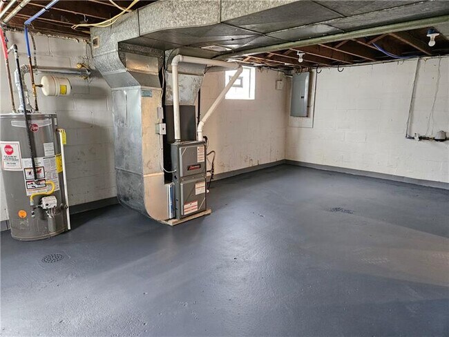 Building Photo - 2412 Cathedral Dr