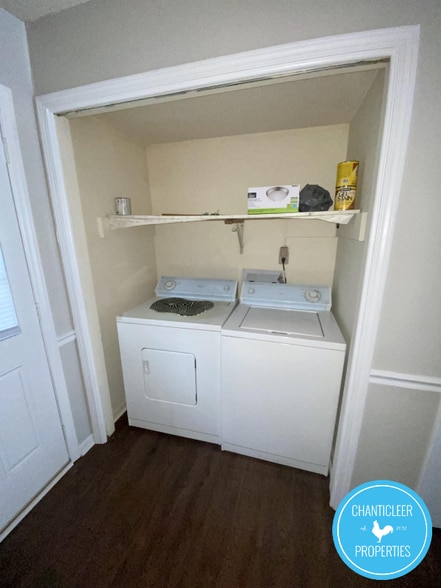 Building Photo - 2146 Charles St