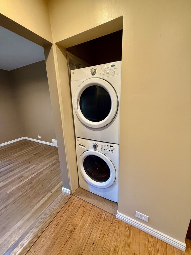 Building Photo - Updated 3 Bed Home with Large Yard