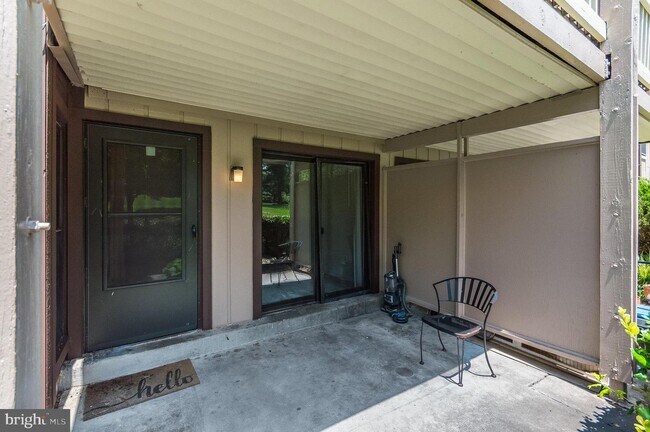 Building Photo - 5805 Royal Ridge Dr