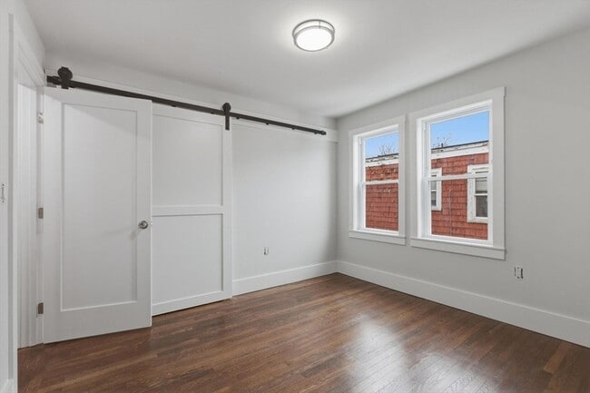 Building Photo - 18 Ronan St