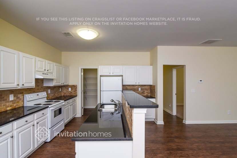 Building Photo - 4172 Oak Field Dr