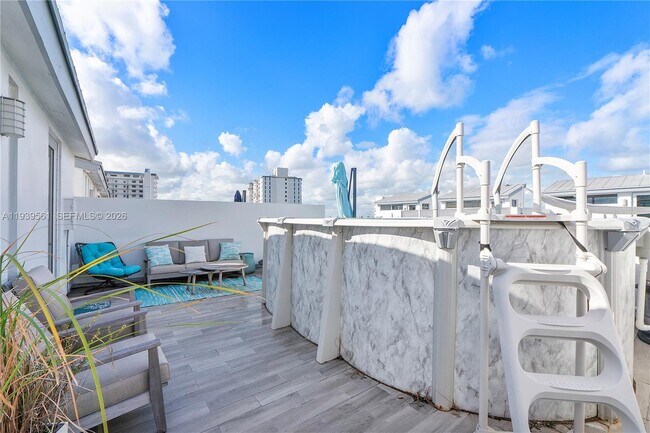 Building Photo - 3266 NE 15th St