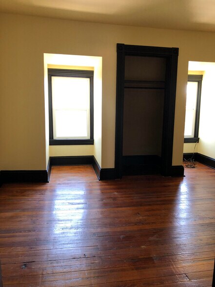 Building Photo - 712 North Plum Street