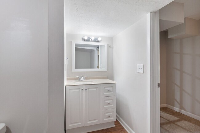 Building Photo - Very Spacious 4/3 w/ Finished Basement in Great Smyrna Location!