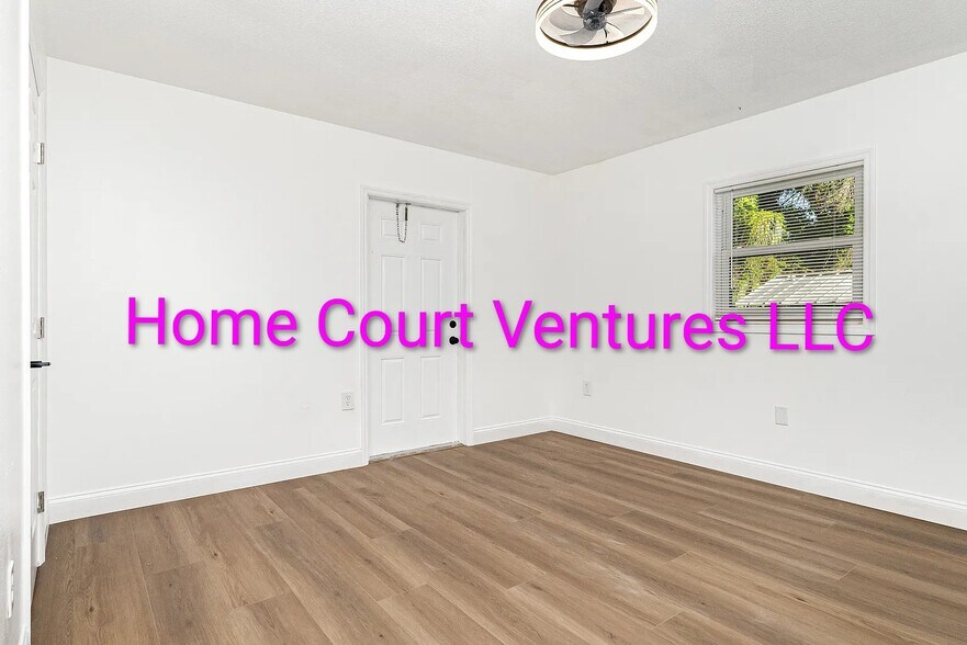 Master bedroom - 639 W Williams St