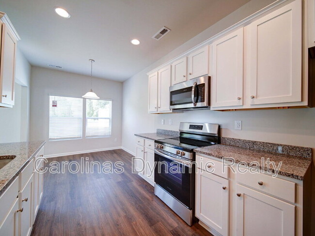 Building Photo - 914 S Battleground Ave