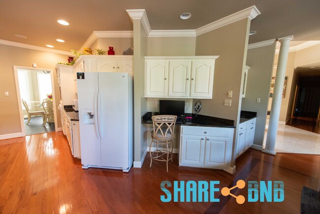 Building Photo - 48 Dartmouth Dr