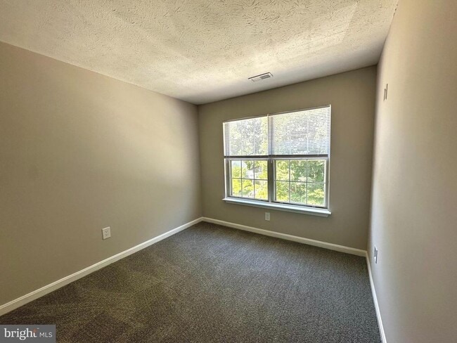 Building Photo - 404 Cabin Ct