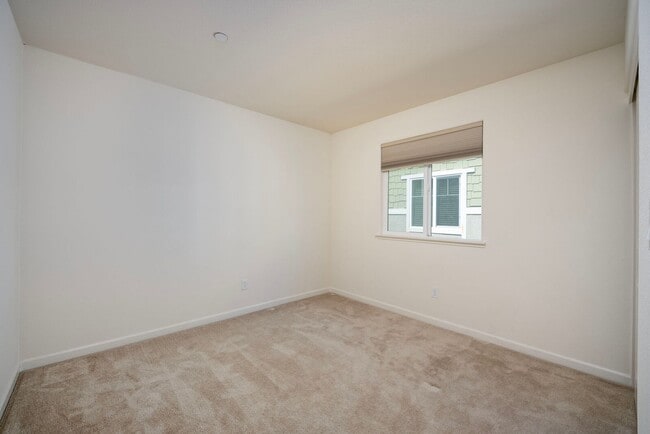 Building Photo - 1175 Dartmouth Cir