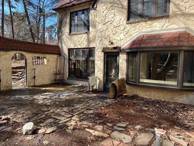 Private patio! - 27 S Riverview Hts