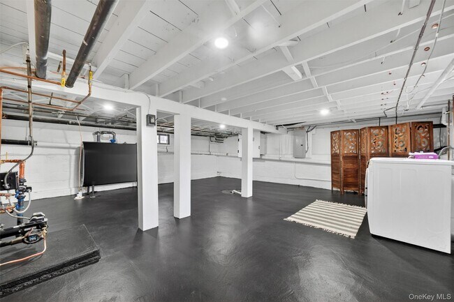 Building Photo - 32 Dutchess Terrace