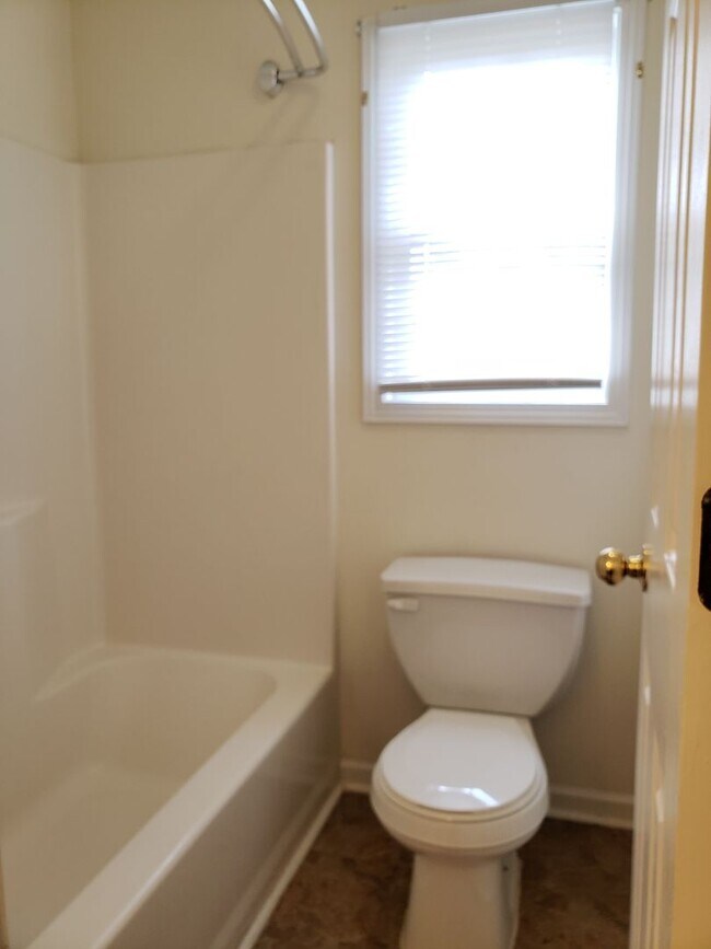 Building Photo - 3 Bedroom home in CreekSide Village